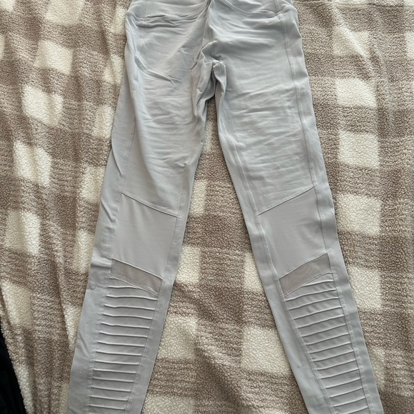 Alo High Waist Moto Legging. Gently worn size M - Picture 5 of 6